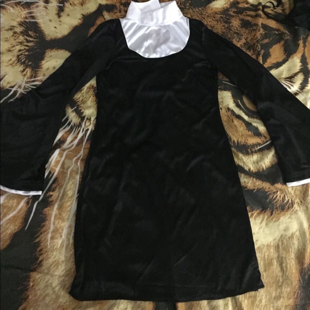 Nun costume